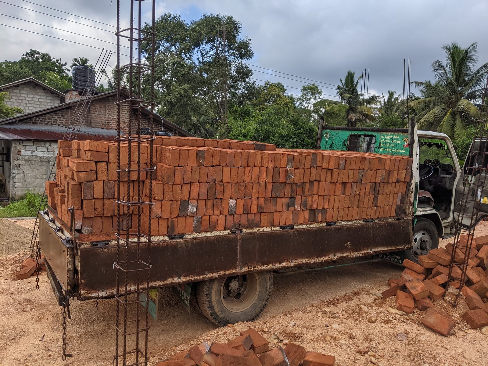 Other image 202508/bricks-suppliers-and-manufactures-in-chilaw-wedabima-3c41bf8199.jpg