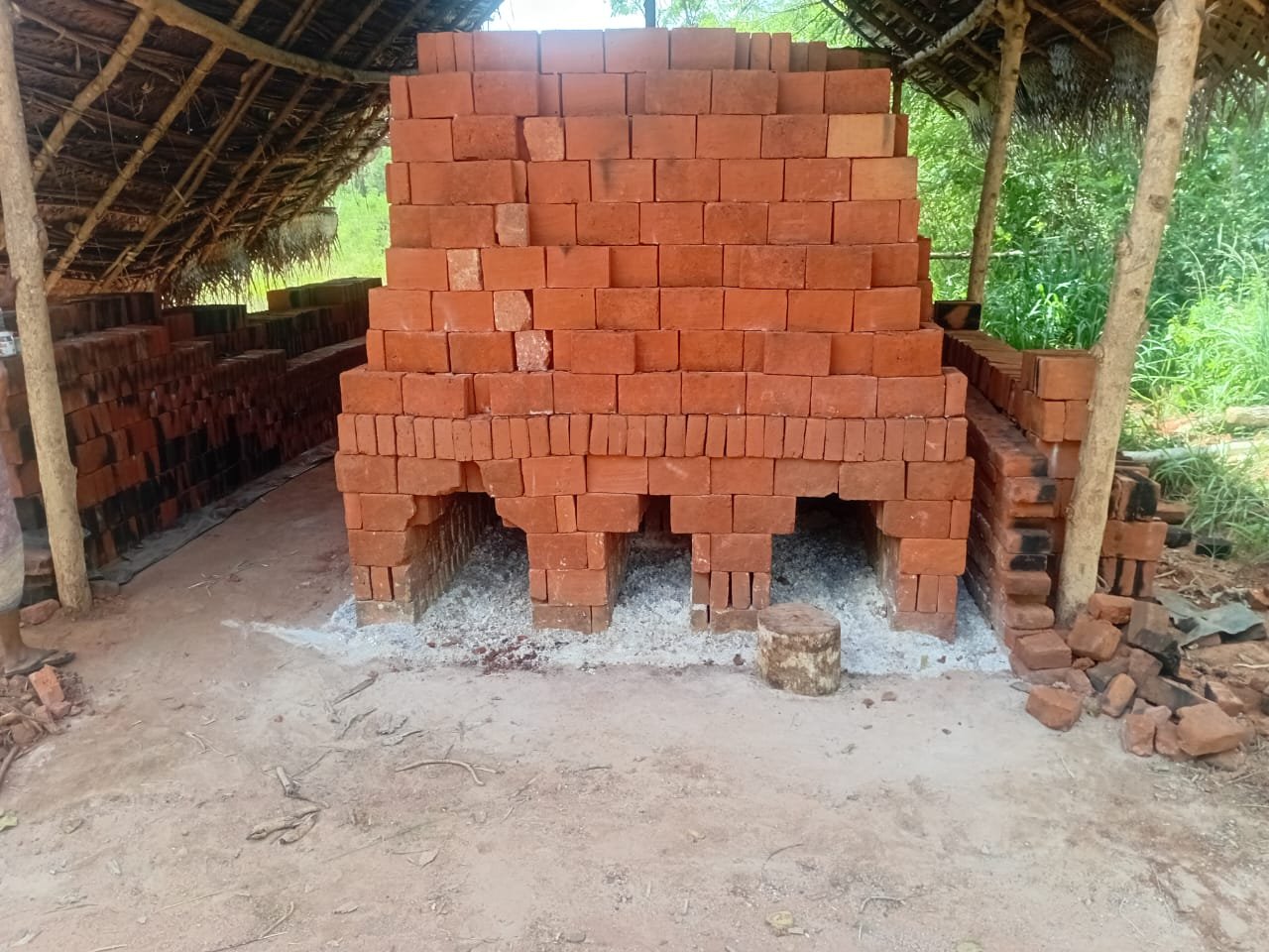Other image 202508/red-clay-bricks-in-negombo-wedabima-81963952d1.jpeg